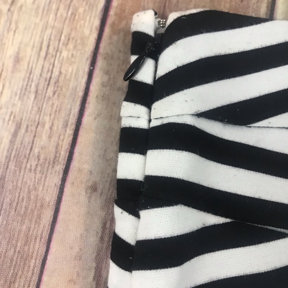 Express Striped Mini Skirt - Picture 4 of 5
